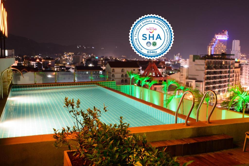 Bazén v ubytování Patong Mansion - SHA Certified nebo v jeho okolí