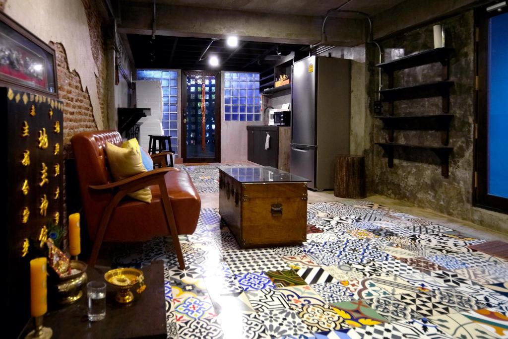 Uma área de estar em Photohostel