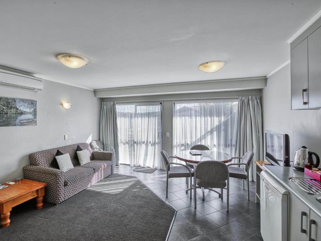 Ika Nui Taupo - Resim 23