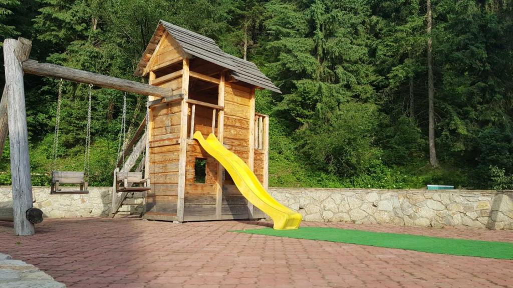Herní místnost nebo prostor pro děti v ubytování Cheremosh