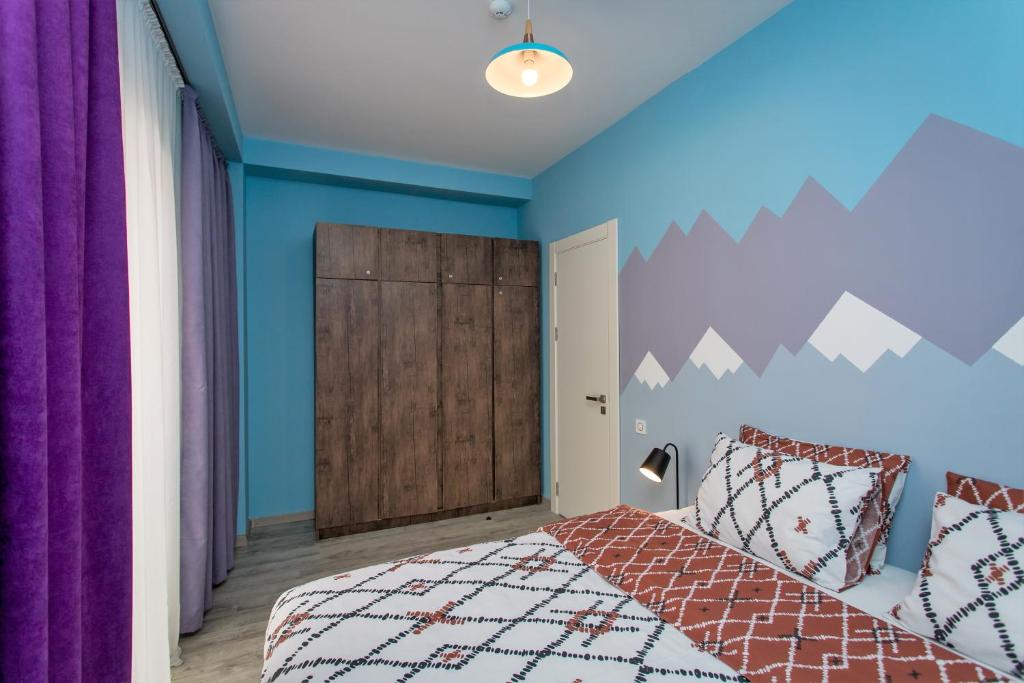 Postel nebo postele na pokoji v ubytování Mountain View 1BR Apartment 101 - Loft 1