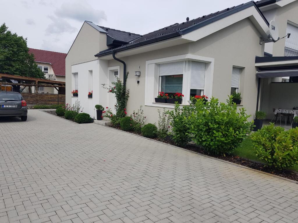 Budova, kde se prázdninový dům nachází