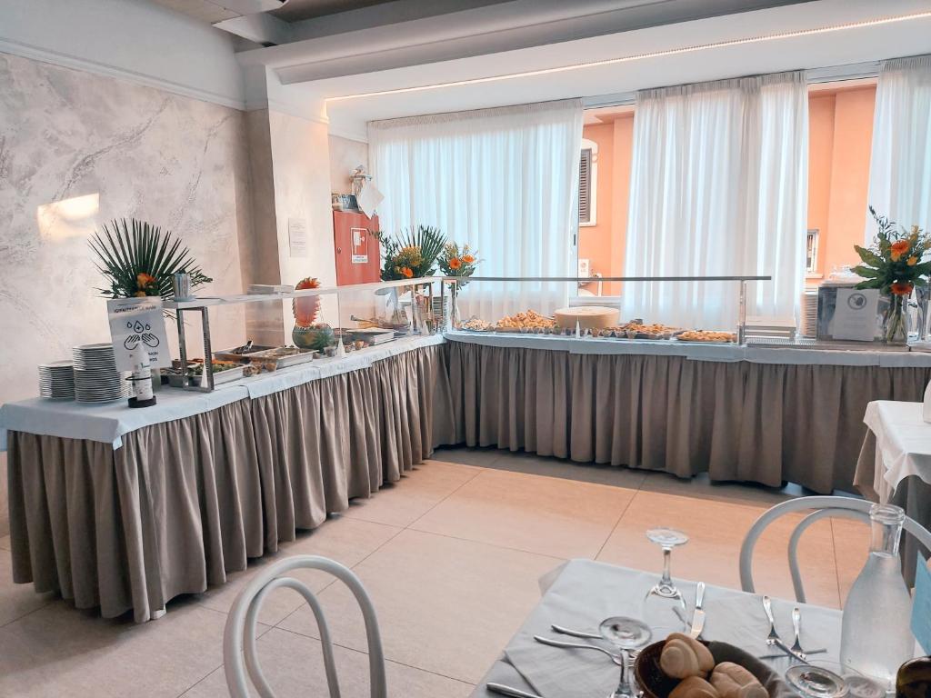 Restaurace v ubytování Hotel Monica