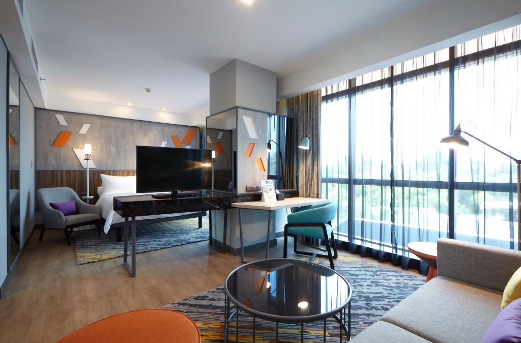 TV a/nebo společenská místnost v ubytování ibis Styles Medan Pattimura