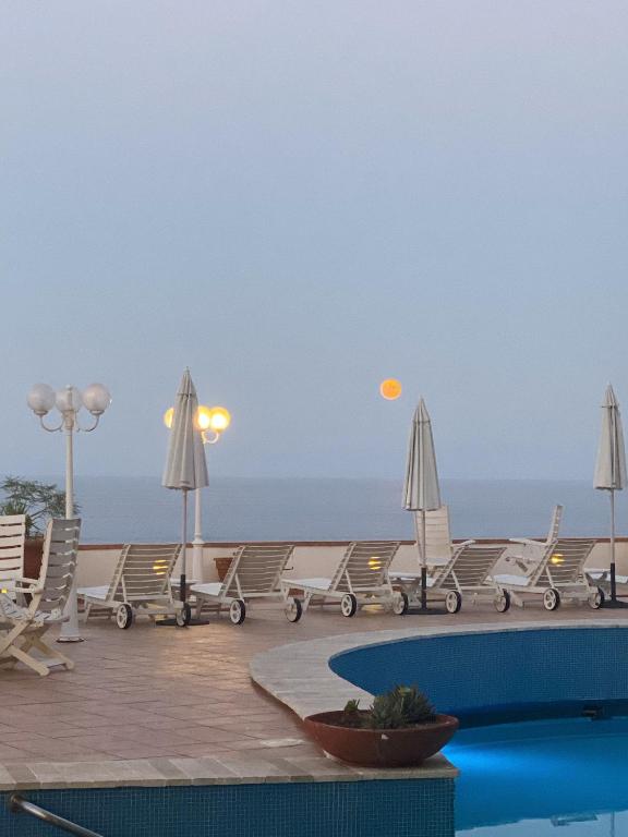 Bazén v ubytování Hotel Carasco nebo v jeho okolí