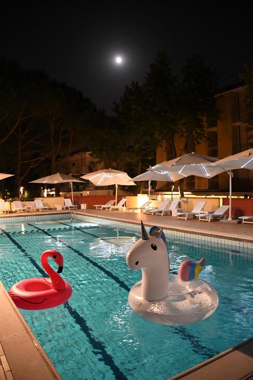 Bazén v ubytování ELISABETTA hotel nebo v jeho okolí