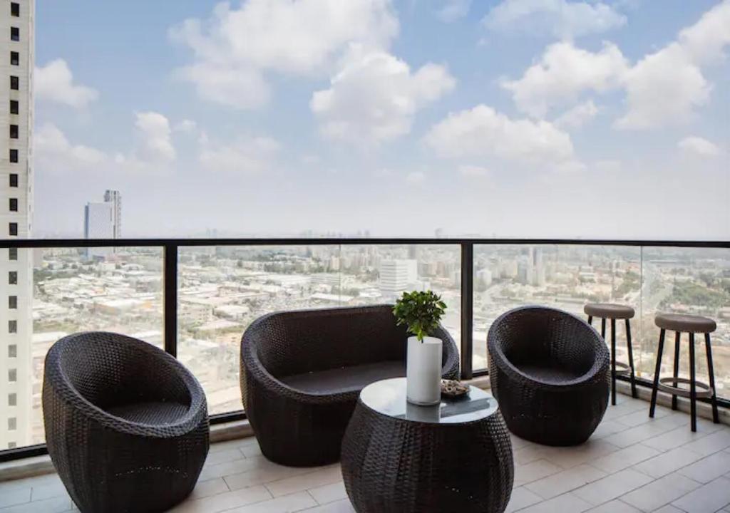 Balkon atau teras di O&O Group- Special Apartment Sea View Luxury Tower