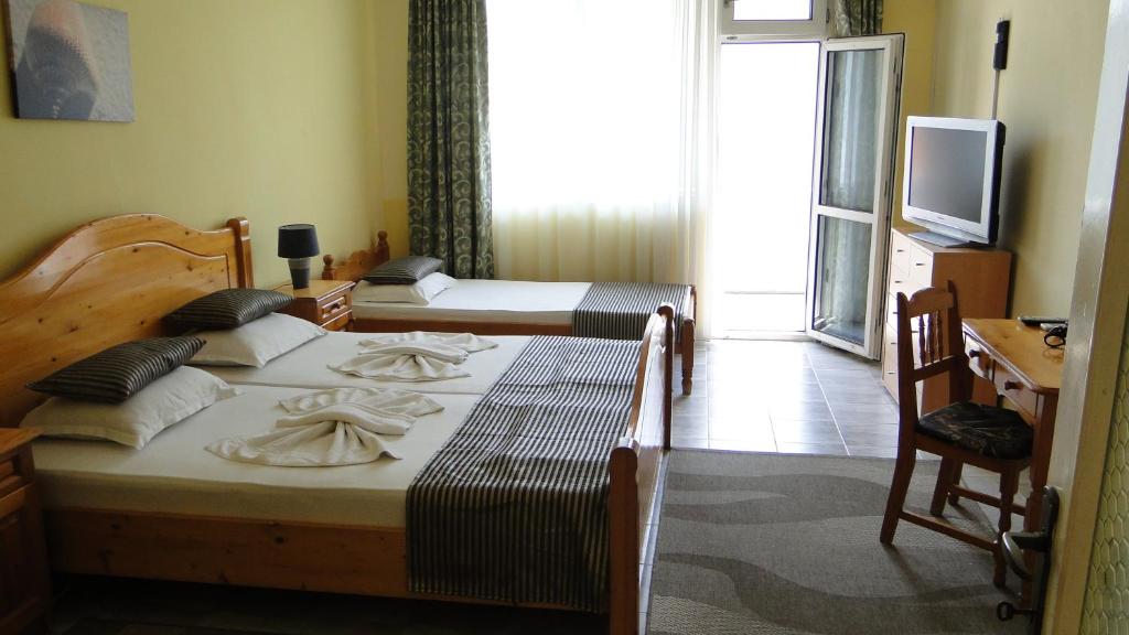 TV a/nebo společenská místnost v ubytování Stemak Hotel