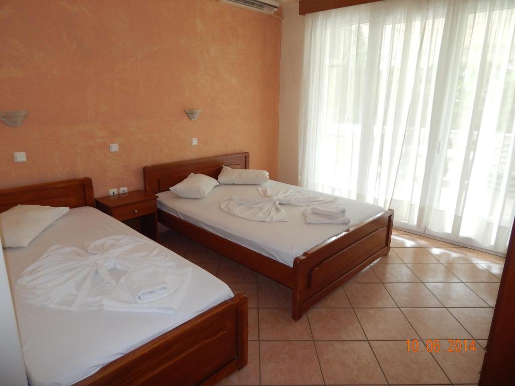 A bed or beds in a room at Panos Studios