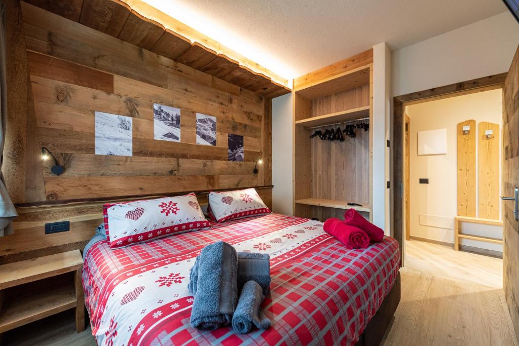 Łóżko lub łóżka w pokoju w obiekcie AG Apartments Livigno centro