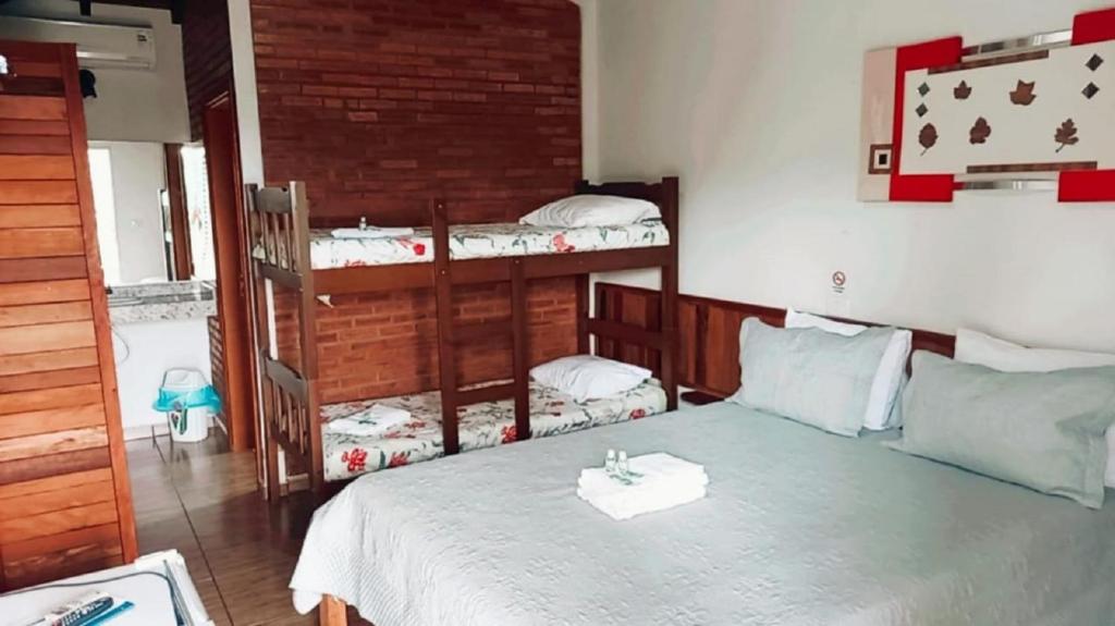 Hotel Chalés Cachoeira 3 Quedas - Pièce Quadruple Avec Balcon