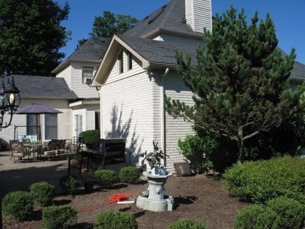 Spruce Hill Inn & Cottages photo