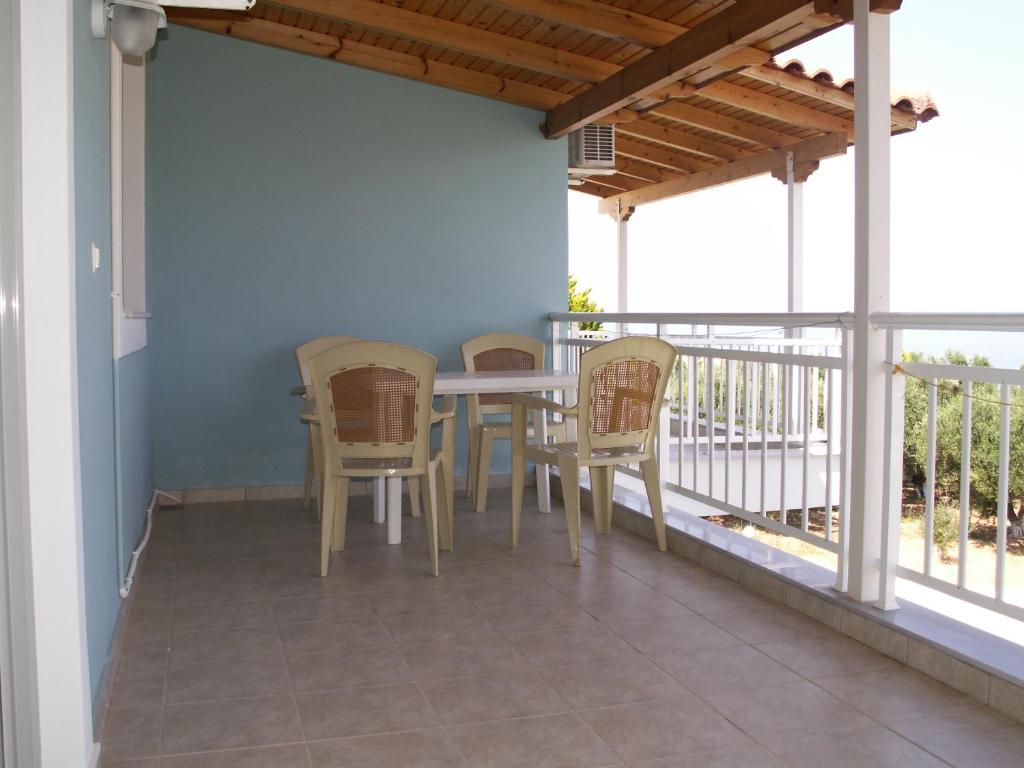 Balkon lub taras w obiekcie Kastro Beach Hotel