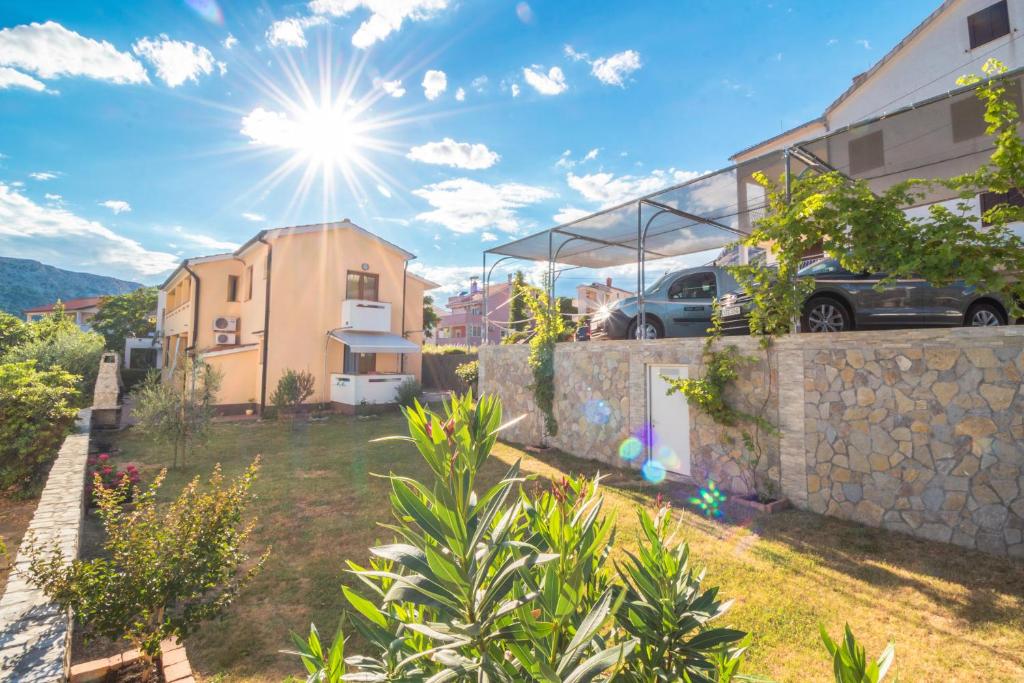 Nespecifikovaný výhled na hory nebo výhled na hory při pohledu z apartmánu