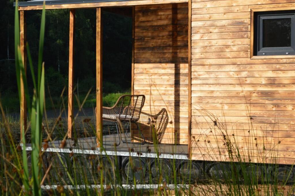 Fotografia z galérie ubytovania heather hut, off-grid cottage on a pond+2 ha v destinácii Darżkowo