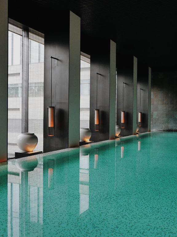 Bazén v ubytování The Puli Hotel And Spa nebo v jeho okolí