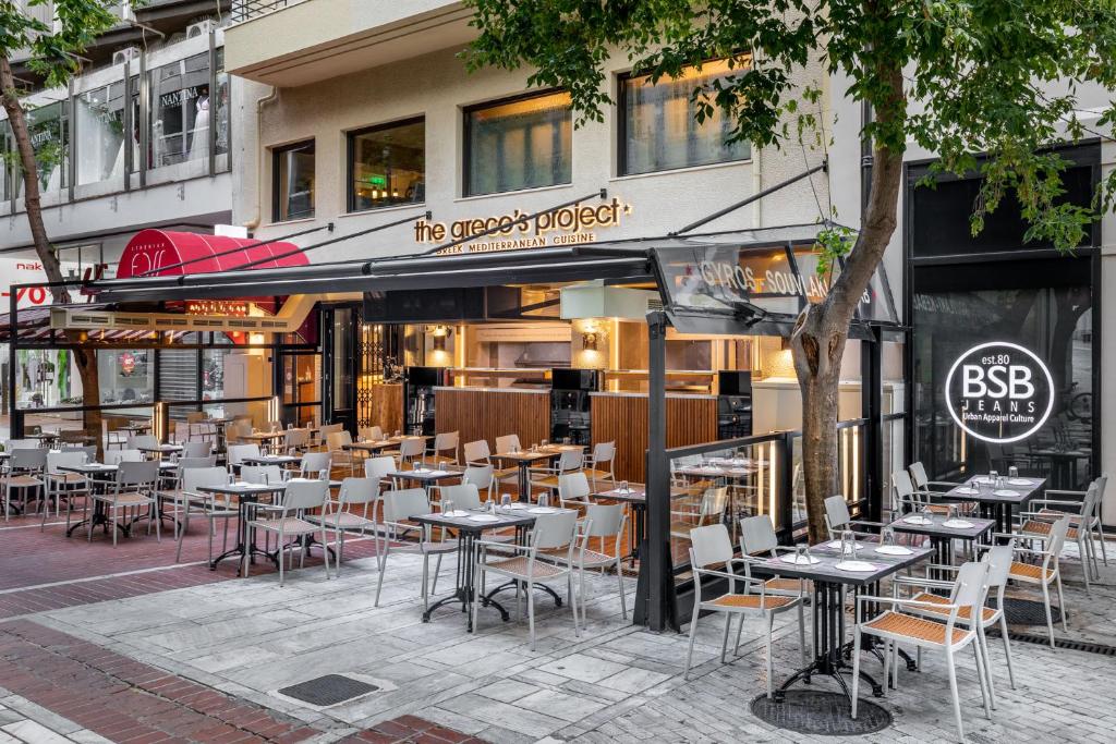 Reštaurácia alebo iné gastronomické zariadenie v ubytovaní Athenian Foss