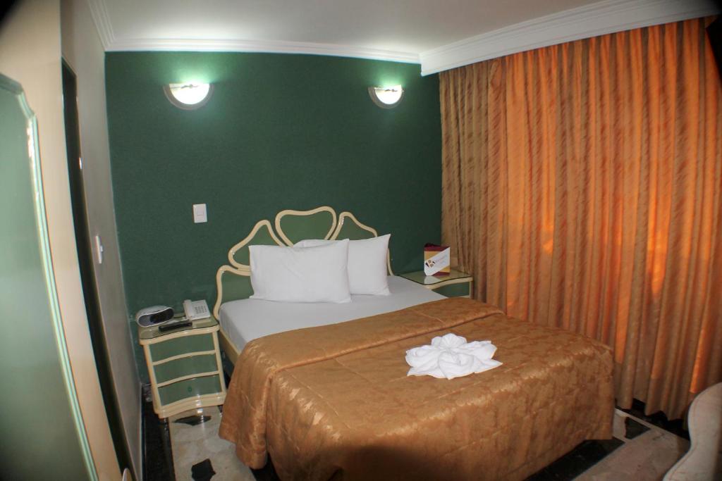 Postel nebo postele na pokoji v ubytování Hotel Business