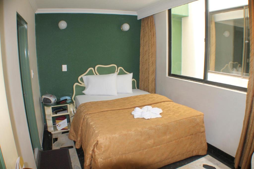 Postel nebo postele na pokoji v ubytování Hotel Business