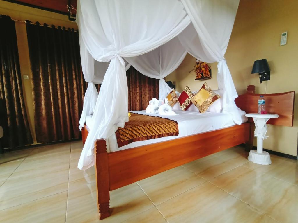 Postel nebo postele na pokoji v ubytování Tangkoko Sanctuary Villa