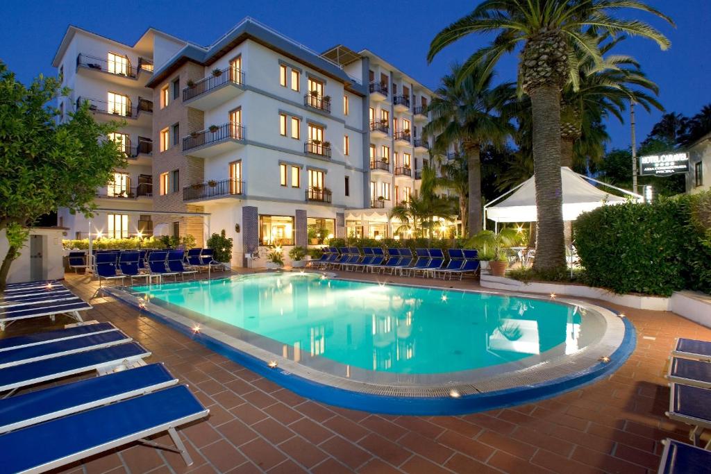 Bazén v ubytování Hotel Caravel nebo v jeho okolí