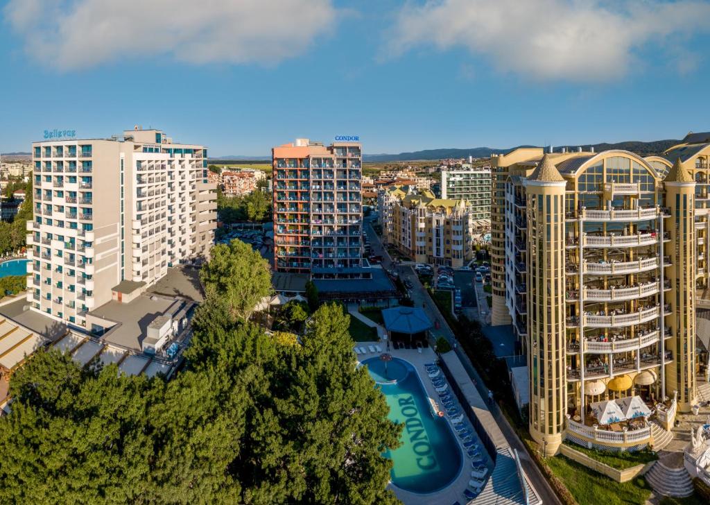 Bazén v ubytování MPM Hotel Condor - All Inclusive Light nebo v jeho okolí