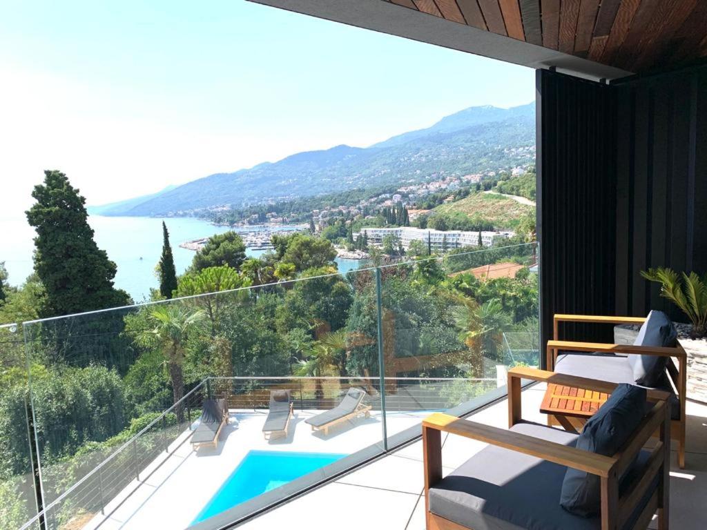 Изглед към басейн в Luxury twin apartments Opatija или наблизо