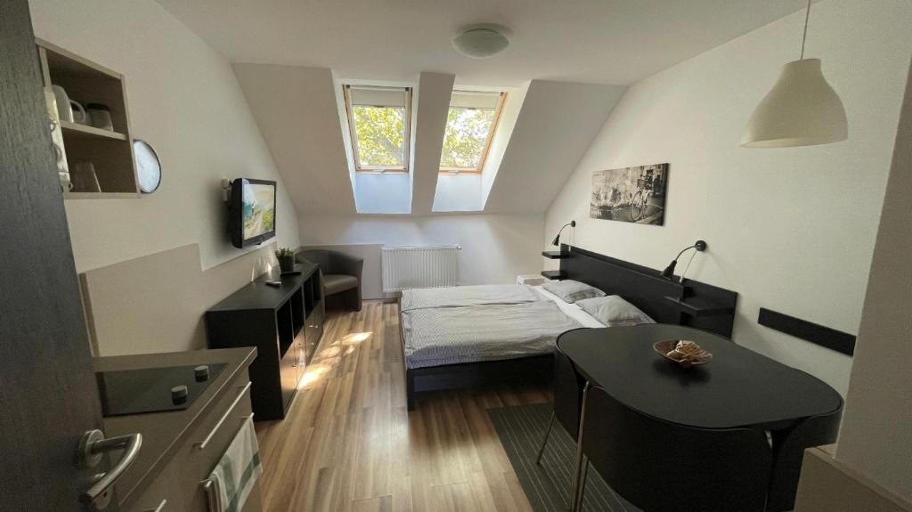 Televízia a/alebo spoločenská miestnosť v ubytovaní Benevia Apartments