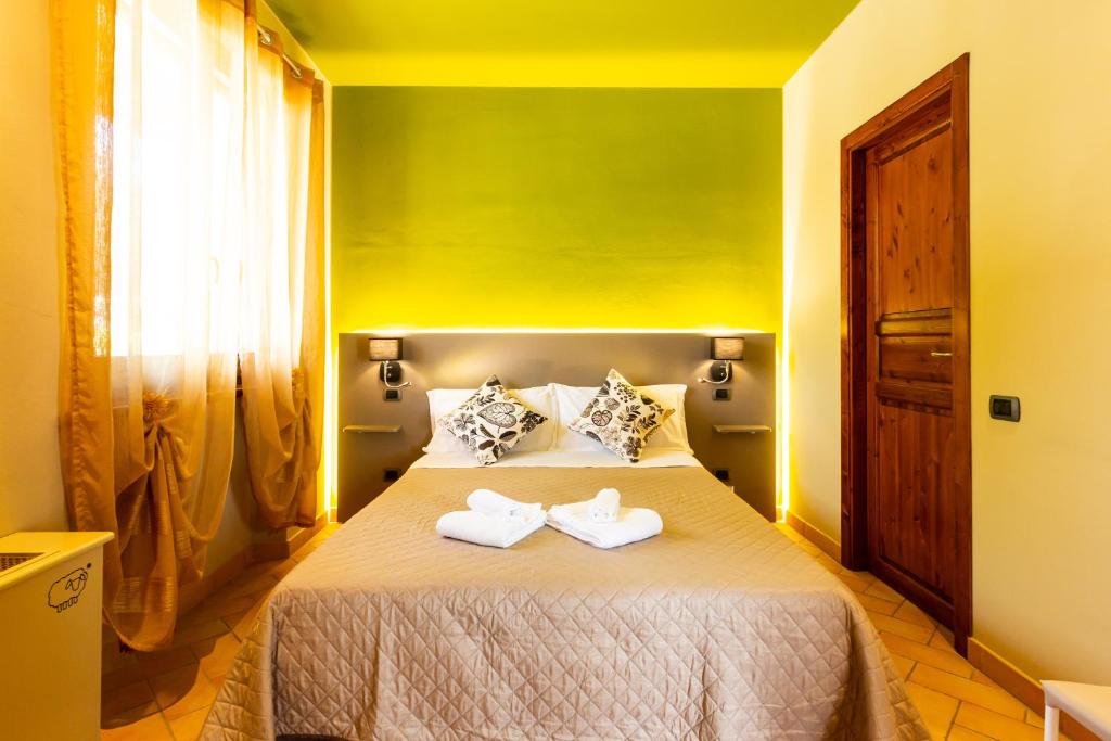 a bedroom with a bed with two towels on it at Agriturismo AgrileisureTime in Spoleto