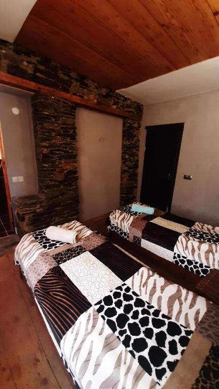 Postel nebo postele na pokoji v ubytování Guesthouse SVANURI SAKHLI