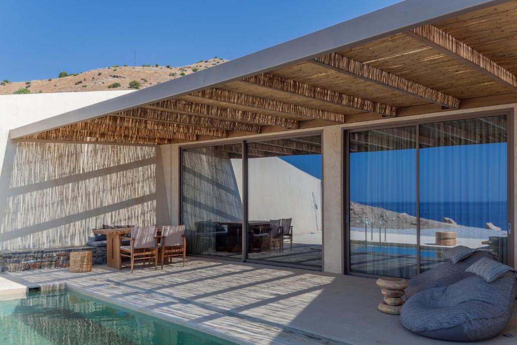 Bazén v ubytování Altera cave villas nebo v jeho okolí