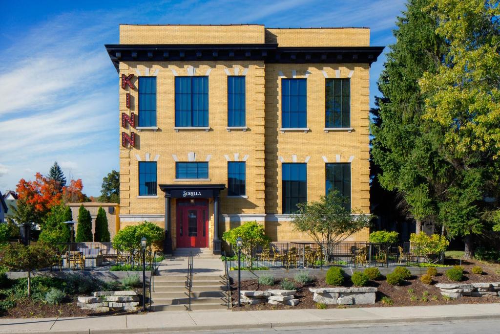 a large brick building with a red door at Kinn Guesthouse Bay View in Milwaukee