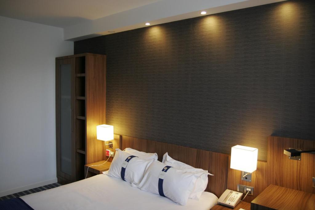 Postel nebo postele na pokoji v ubytování Holiday Inn Express Bilbao Airport by IHG