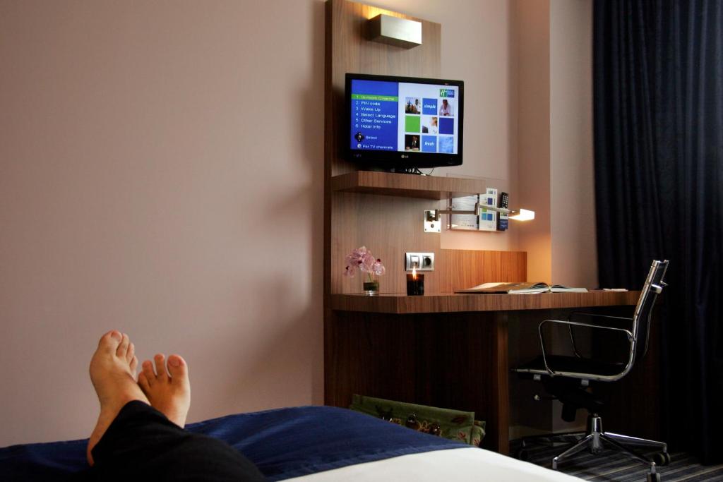 TV a/nebo společenská místnost v ubytování Holiday Inn Express Bilbao Airport by IHG
