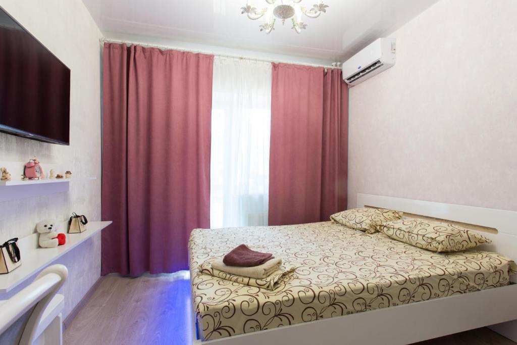 En eller flere senge i et værelse på Metalist stadium district