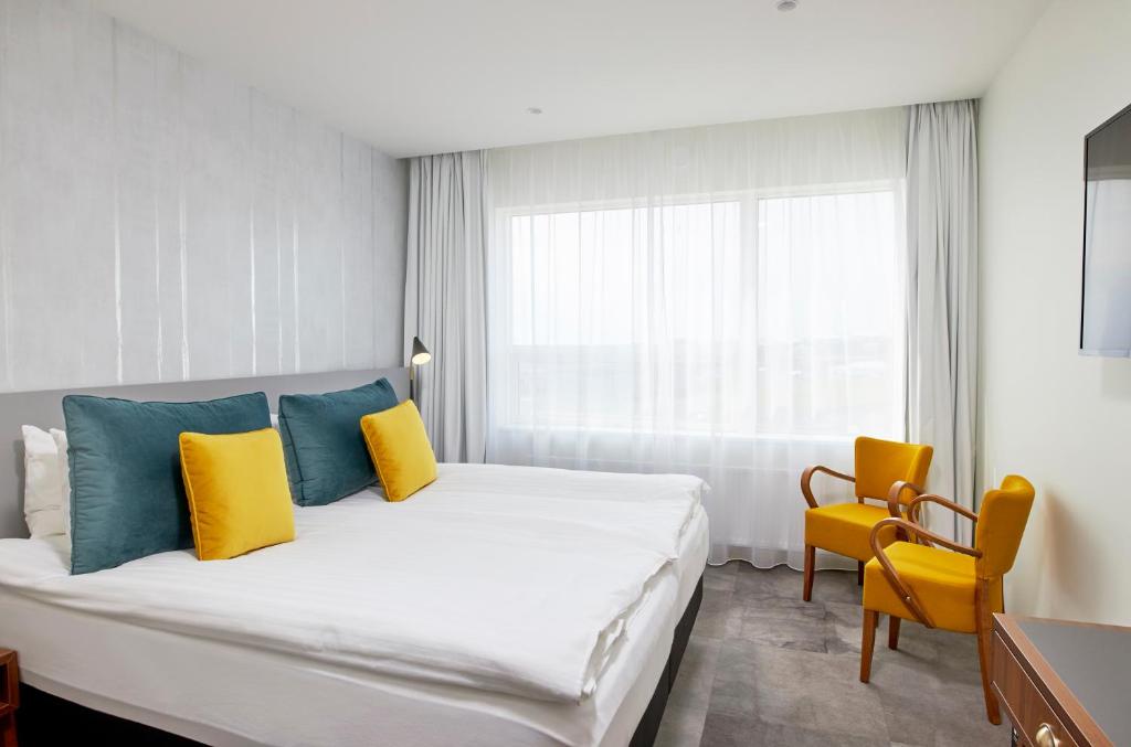 Postel nebo postele na pokoji v ubytování Fosshotel Stykkisholmur