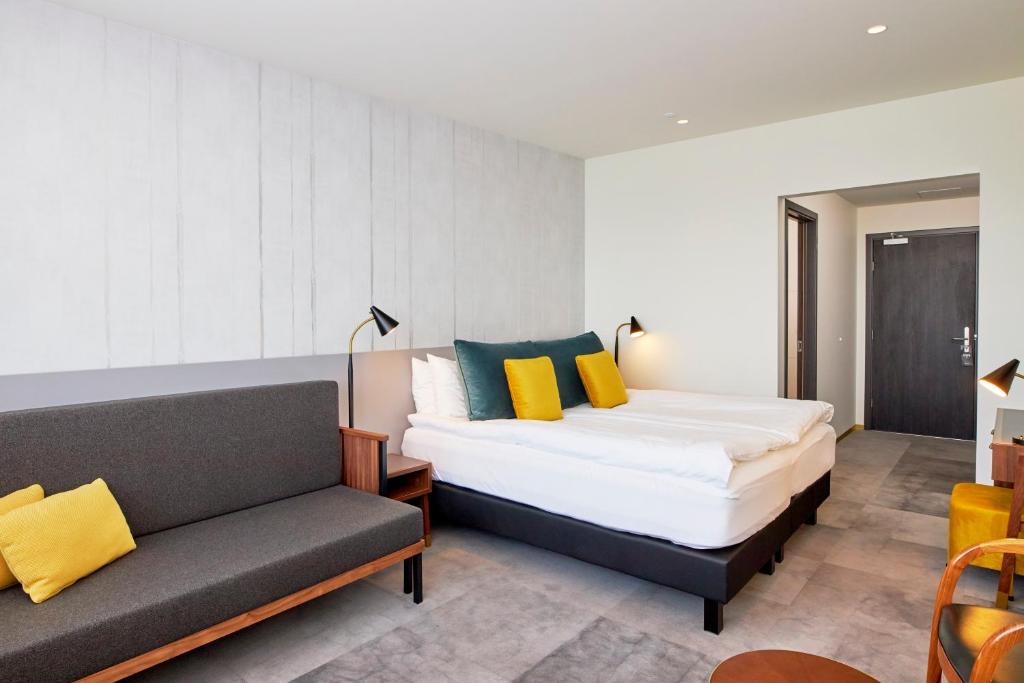Postel nebo postele na pokoji v ubytování Fosshotel Stykkisholmur