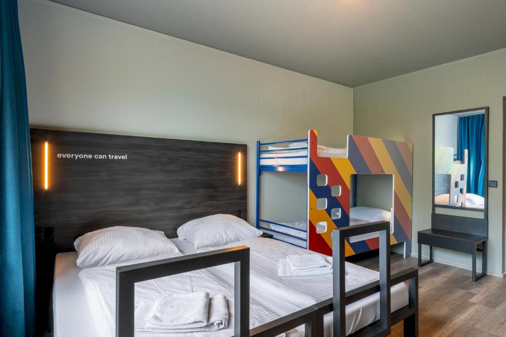 
Family Room (2 Adults + 2 Children)
