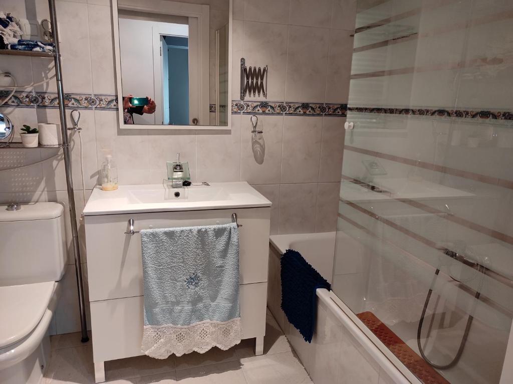 A bathroom at Piso cangas