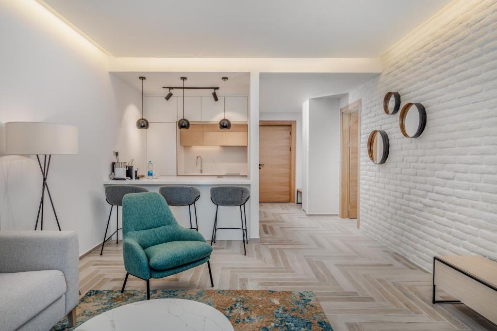 Kuchyň nebo kuchyňský kout v ubytování Lazure Hotel & Marina