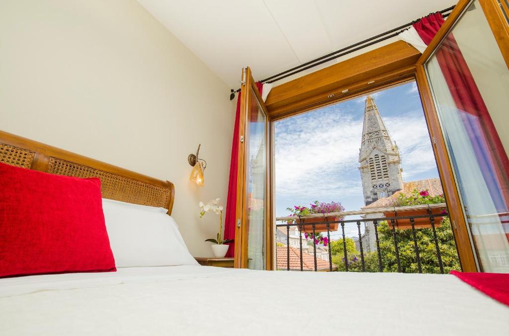 A bed or beds in a room at Hotel Arce