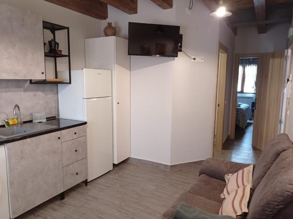 Kuchyň nebo kuchyňský kout v ubytování Apartamentos CASA RURAL EL VENTANICO