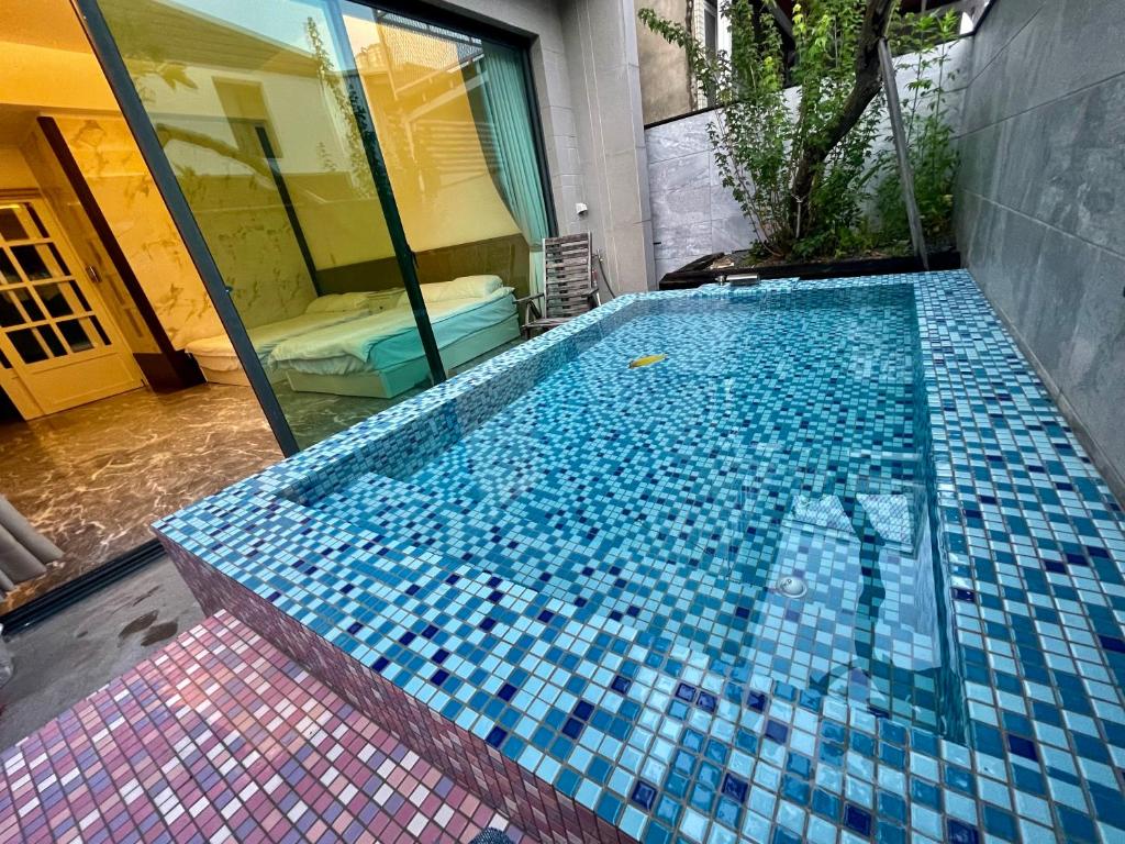 Fun Time 微旅-台南親子電梯Villa泳池包棟別墅 - Family Suite Met Balkon