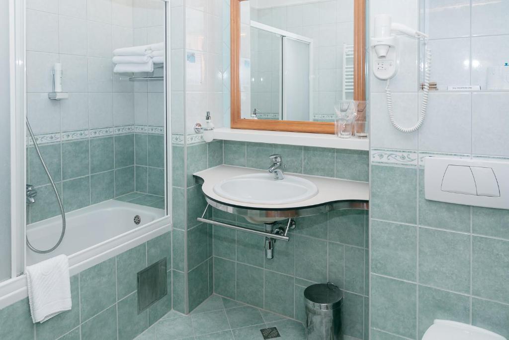 Hotel Spongiola - Drievoudige Kamer Met Uitzicht Op Zee