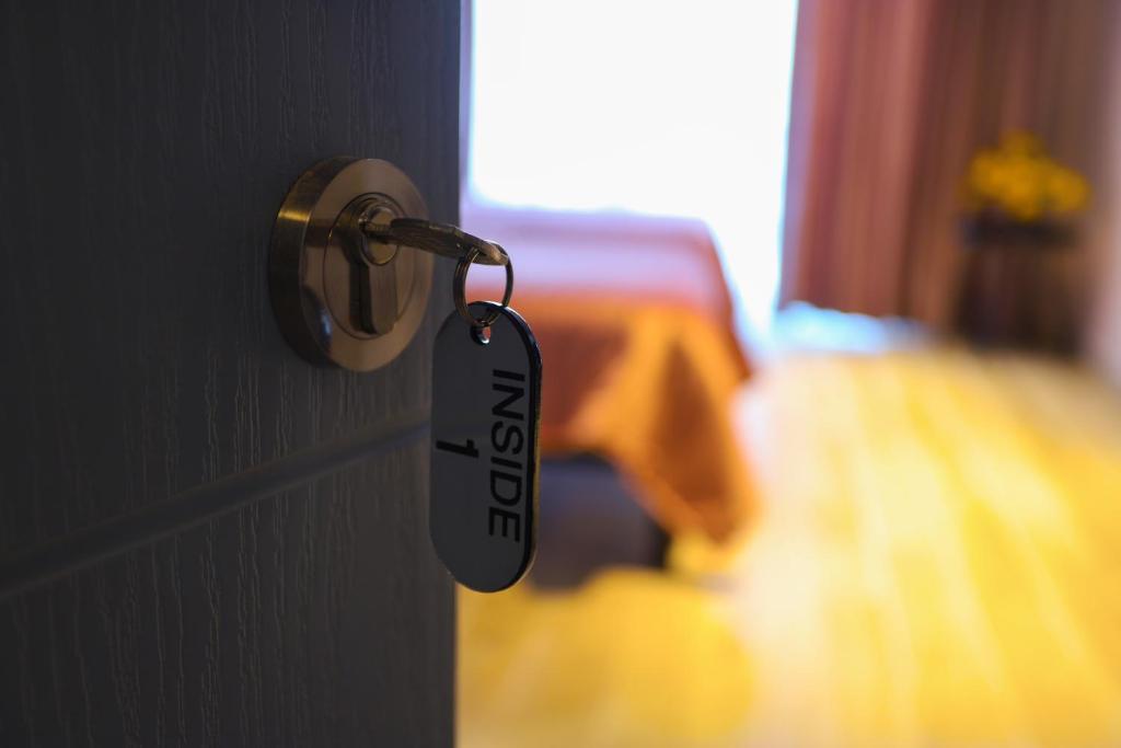Postel nebo postele na pokoji v ubytování Hotel INSIDE Kazbegi