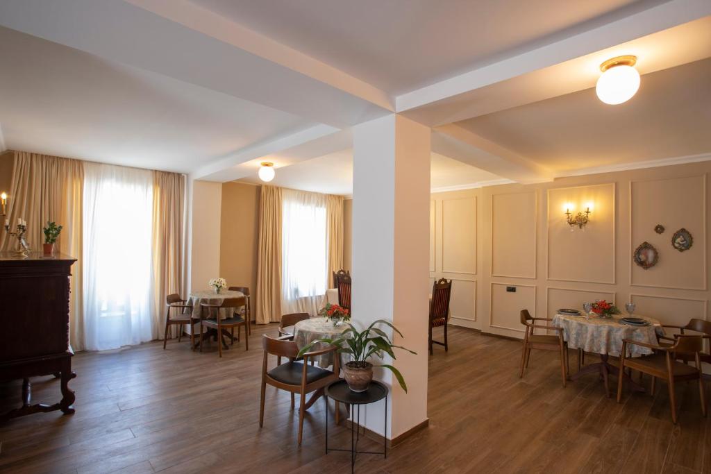 Posezení v ubytování Hotel INSIDE Kazbegi