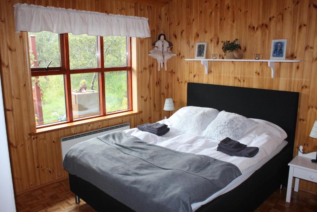 Postel nebo postele na pokoji v ubytování Stunning Cabin with Breathtaking Views!