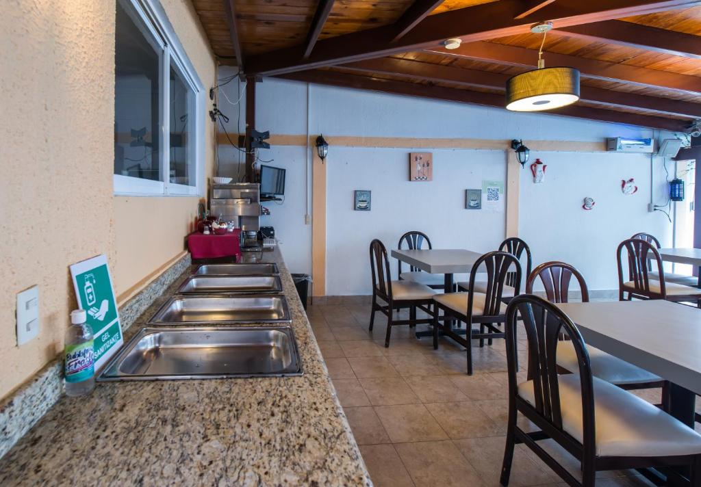 Kuchyň nebo kuchyňský kout v ubytování Del Marques Hotel and Suites