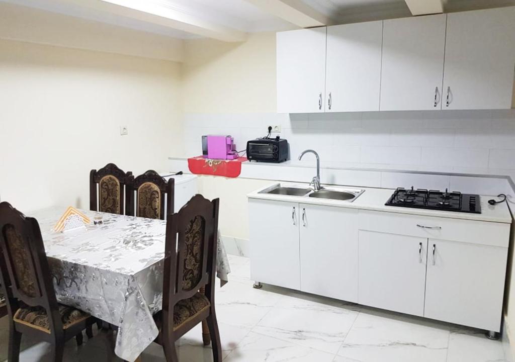 Kuchyň nebo kuchyňský kout v ubytování Guest House AMO