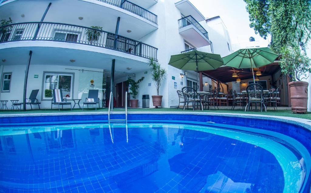 Bazén v ubytování Del Marques Hotel and Suites nebo v jeho okolí